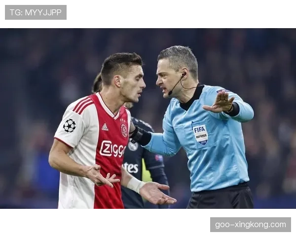 VAR规则在关键判罚中的适用条件与裁判协作机制解析